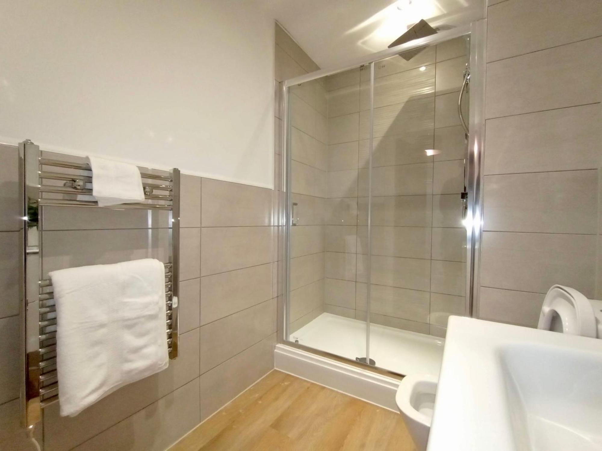 Luxury 2 Bed 2 Bath Flat Near Old Trafford Daire Manchester Dış mekan fotoğraf