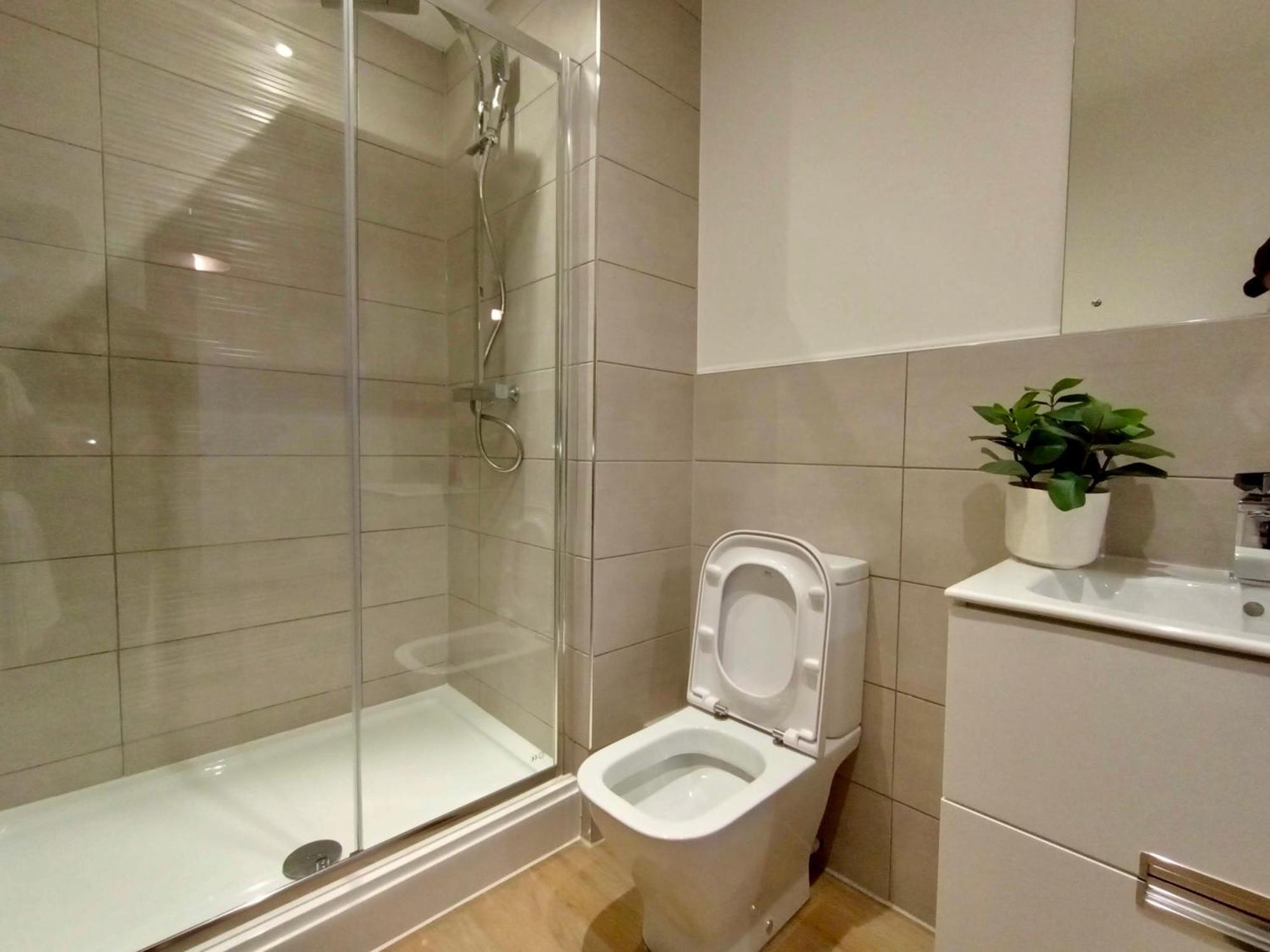 Luxury 2 Bed 2 Bath Flat Near Old Trafford Daire Manchester Dış mekan fotoğraf