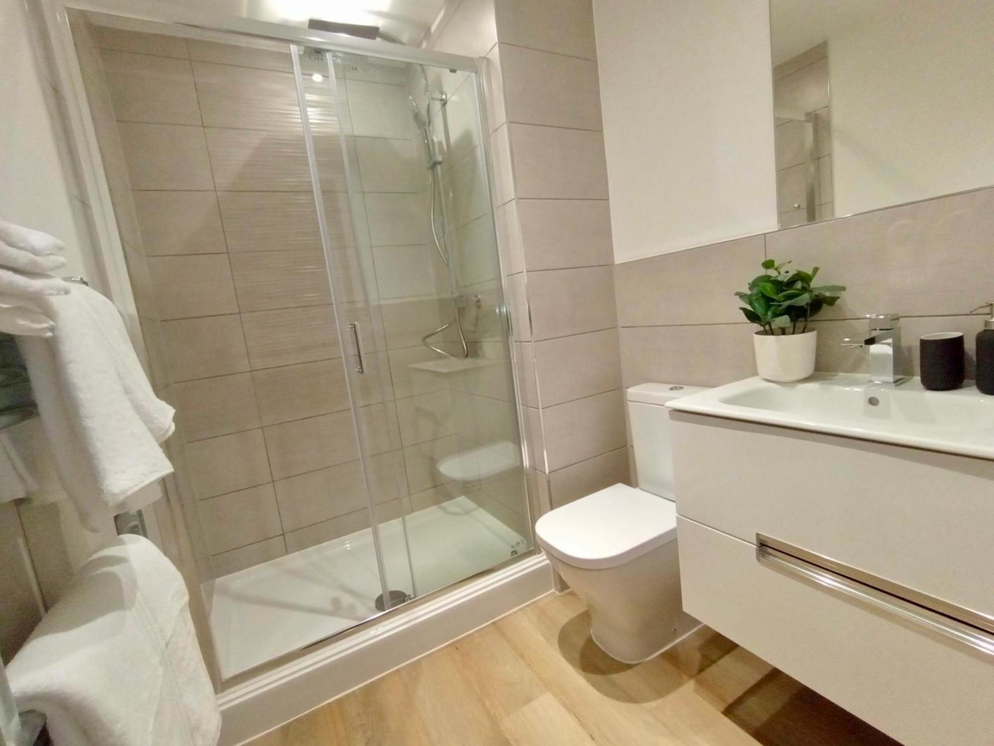 Luxury 2 Bed 2 Bath Flat Near Old Trafford Daire Manchester Dış mekan fotoğraf