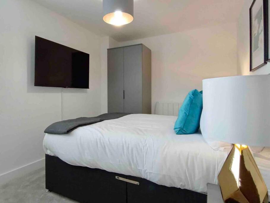 Luxury 2 Bed 2 Bath Flat Near Old Trafford Daire Manchester Dış mekan fotoğraf