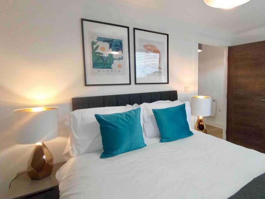 Luxury 2 Bed 2 Bath Flat Near Old Trafford Daire Manchester Dış mekan fotoğraf