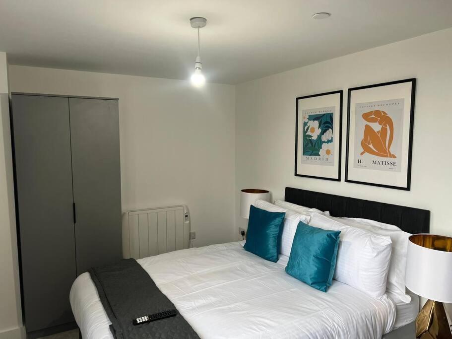 Luxury 2 Bed 2 Bath Flat Near Old Trafford Daire Manchester Dış mekan fotoğraf