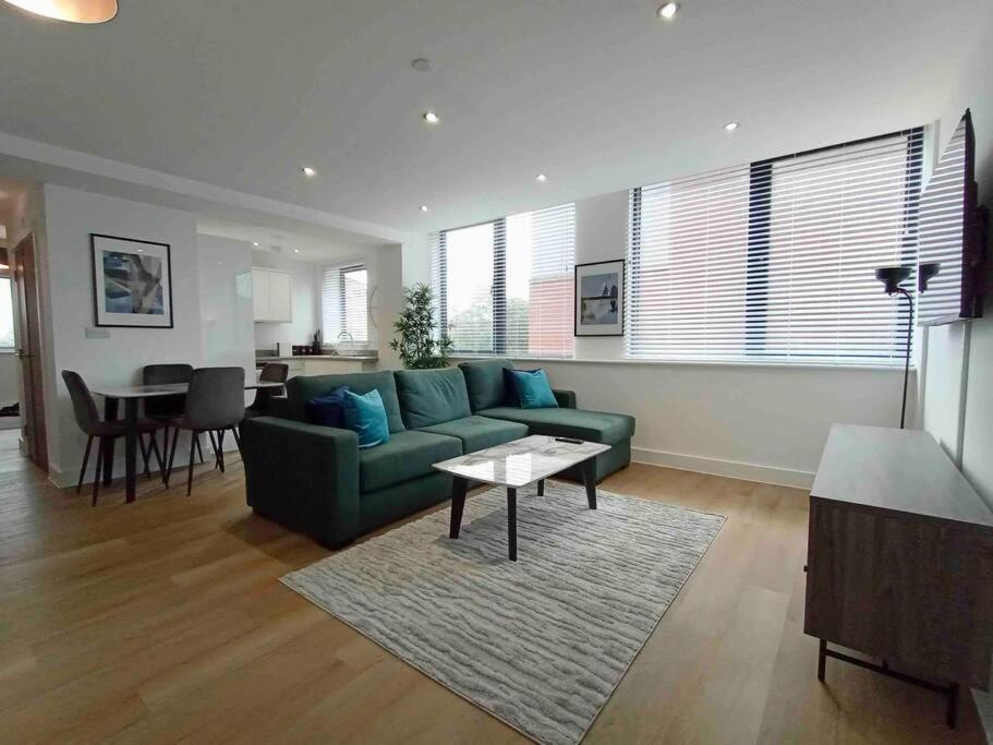Luxury 2 Bed 2 Bath Flat Near Old Trafford Daire Manchester Dış mekan fotoğraf
