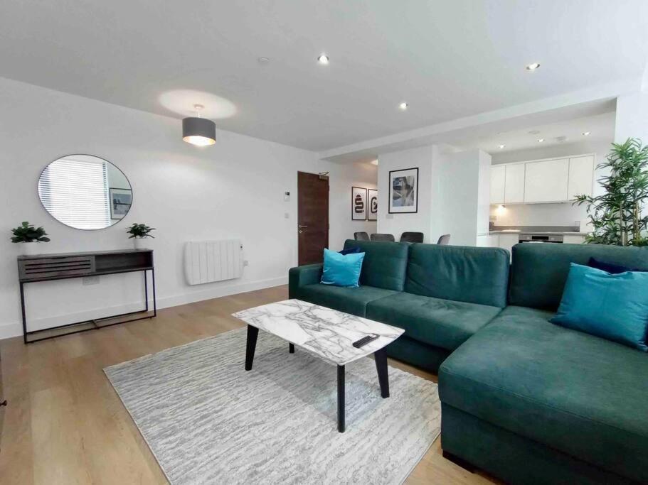 Luxury 2 Bed 2 Bath Flat Near Old Trafford Daire Manchester Dış mekan fotoğraf